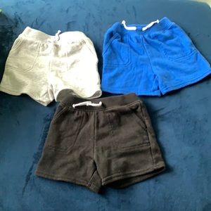 18m bundle of 3 pairs Garanimals shorts!!